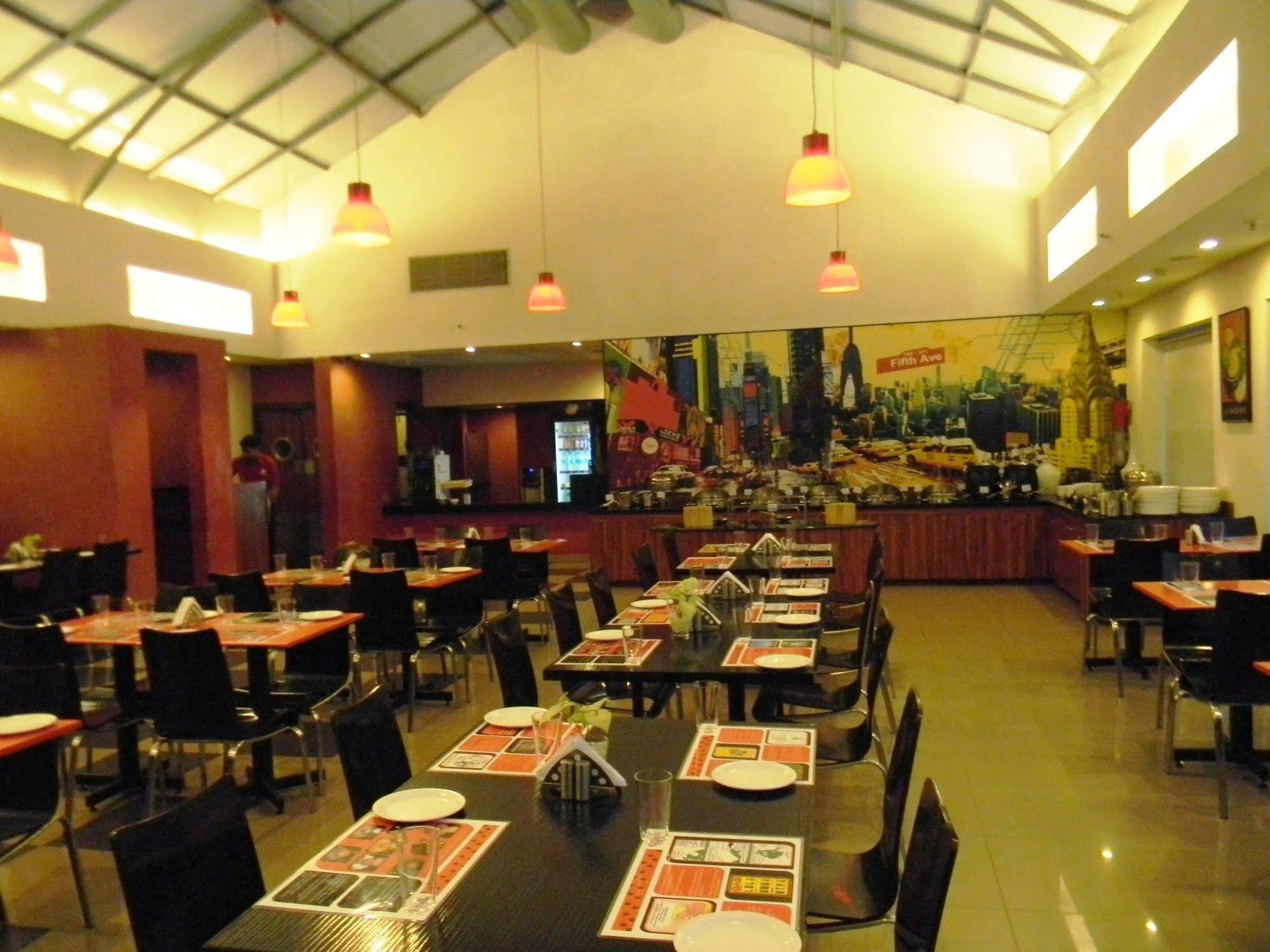 Red Fox By Lemon Tree Hotels, East Delhi Exterior foto